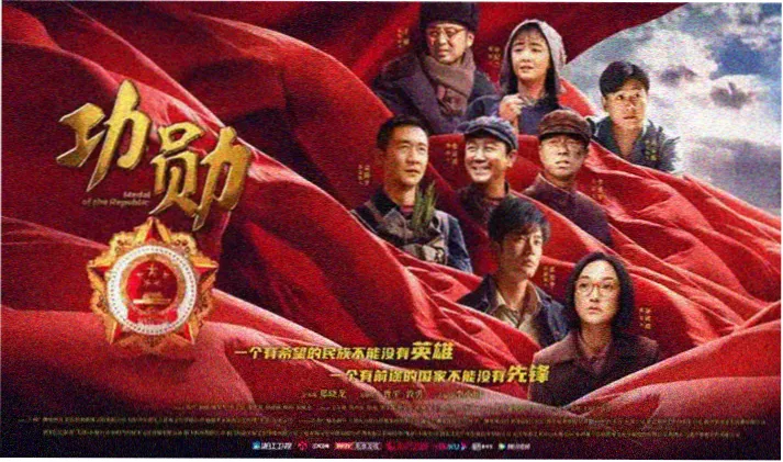 洪泽湖露天放映场次的宽幅幕布海报，夜色中的湖面与银幕